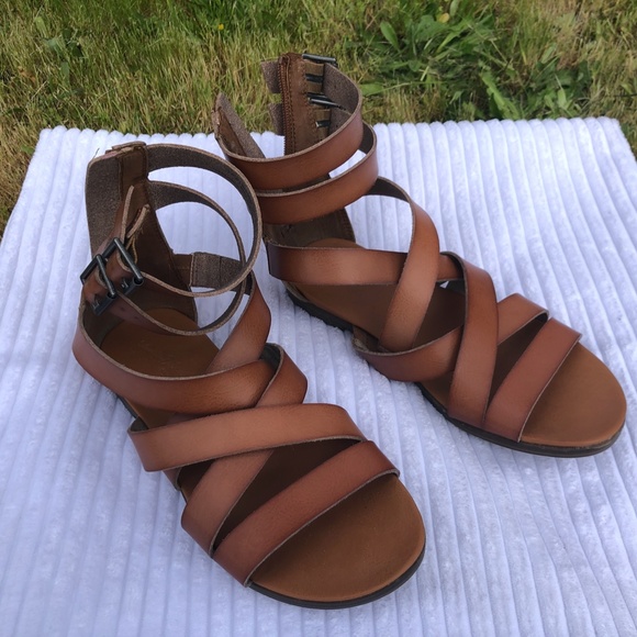 Universal Thread Women's Rosalee Gladiator Sandals. Size 6W - Picture 9 of 9